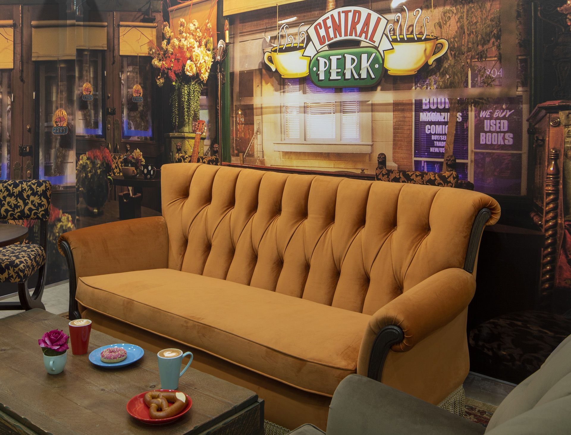 Primark opens Friendsthemed café in Manchester store